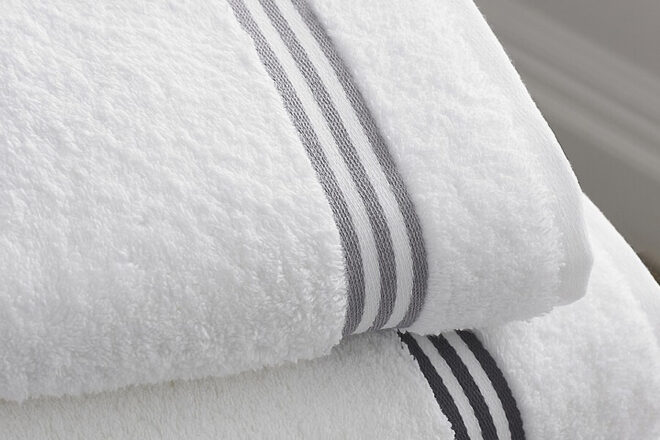 white hotel towels supplier