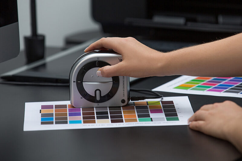 Colour measurement on fabric swatches